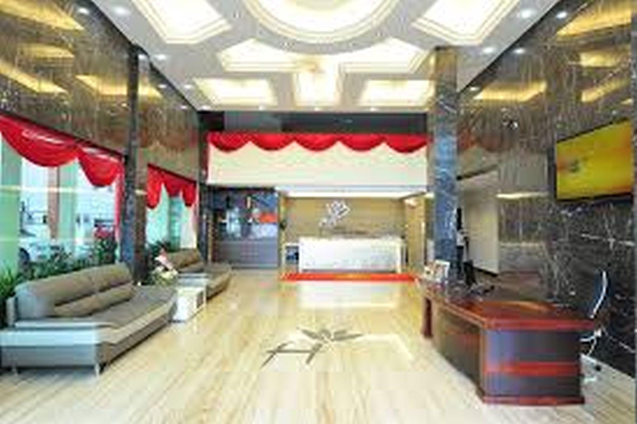 Hallmark Crown 4*